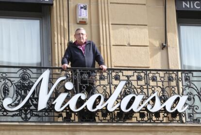 El cocinero José Juan Castillo, en su restaurante Nicolasa, en San Sebastián.