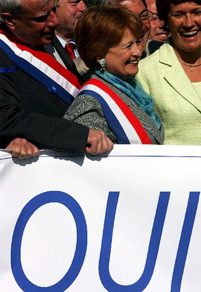 Partidarios del presidente Chirac se manifiestan en París por el <i>sí.</i>