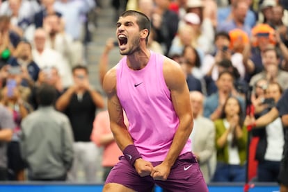 Carlos Alcaraz celebra el triunfo ante Jannik Sinner en la final del US Open de este domingo.