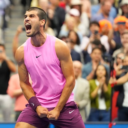 Carlos Alcaraz celebra el triunfo ante Jannik Sinner en la final del US Open de este domingo.
