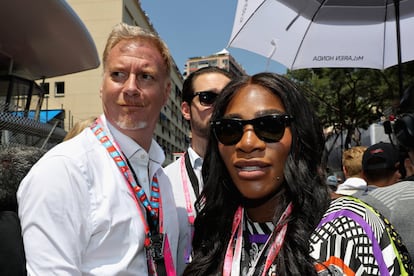 El vicepresidente de Aston, Marek Reichman, con la tenista Serena Williams.