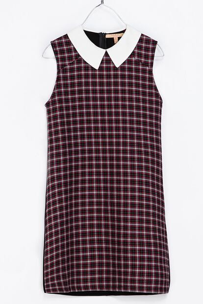 Vestido estampado con cuello 'bobo' de Zara (29,95 euros).