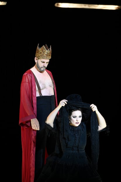 Foto 2: El barítono Juan Jesús Rodríguez y la soprano Carmen Solís, durante su dueto del tercer acto de ‘Alzira’, el pasado sábado en Bilbao.