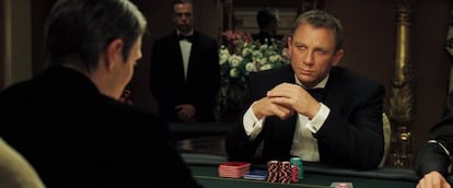 No te bebas el Martini, James: La escena de la partida de póquer entre James Bond y Le Chiffre en 'Casino Royale' (2006). 007 por poco no la cuenta...