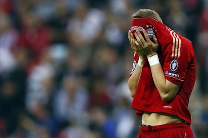 Bastian Schweinsteiger lamenta el fallo del penalti.