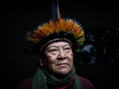 Un líder de los inígenas yanomami, de Brasil.
