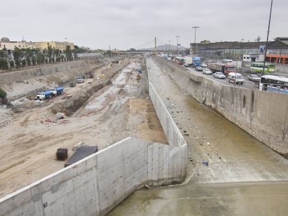 Vista del r&iacute;o R&iacute;mac en Lima, Per&uacute;.