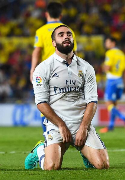 Daniel Carvajal del Real Madrid después de perder un balón.