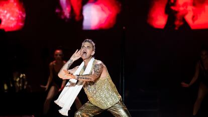 Robbie Williams jugando con la audiencia anoche en el festival Mad Cool de Madrid.
