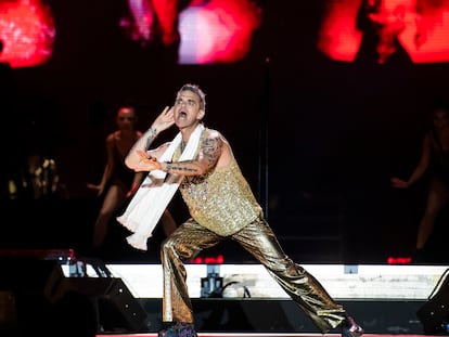 Robbie Williams jugando con la audiencia anoche en el festival Mad Cool de Madrid.