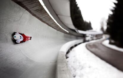 La deportista Kimberley Bos de los Países Bajos, durante la segunda carrera de skeleton de los Campeonatos Mundial de IBSF 2016 celebrado en Innsbruck (Austria).