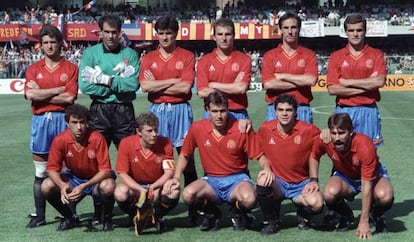 Alineación de España en el partido de octavos de final ante Yugoslavia en el Mundial de Italia 1990. Arriba (de izquierda a derecha): Chendo, Zubizarreta, Míchel, Roberto, Gorriz, Andrinúa. Abajo: Villarroya, Butragueño, Julio Salinas, Sanchís y Martín Vázquez.