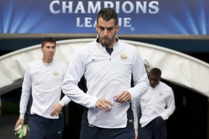 Álvaro Negredo, antes del entrenamiento del City.