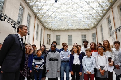 Macron, durante su visita al museo.