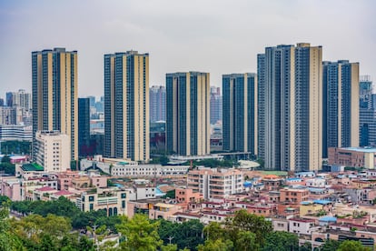 Vista de edificios de apartamentos en el centro de Foshan.