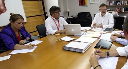 El líder del PSPV-PSOE, Ximo Puig, preside la reunión de seguimiento del escrutinio en la sede en Valencia.