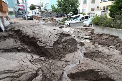 Calle destruida por el seísmo en la ciudad de Sapporo.