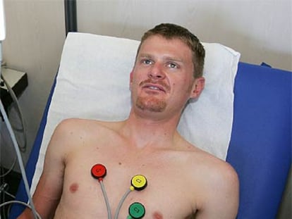 Landis, en el examen médico previo al inicio del Tour el pasado 29 de junio.