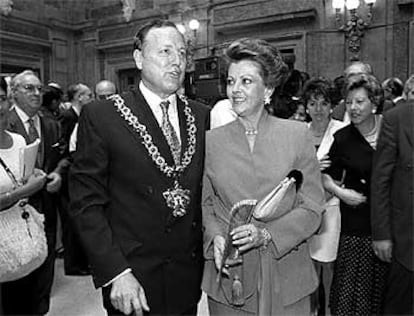 El alcalde de Madrid, José María Álvarez del Manzano, y su esposa, María Eulalia Mirón, durante un acto.
