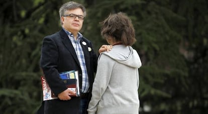 Paco, padre separado con custodia compartida con su hija Cristina.