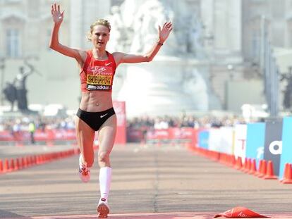 Liliya Shobukhova termina segunda el marat&oacute;n de Londres de 2011. 