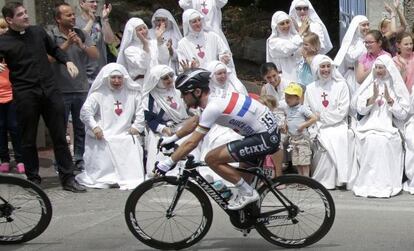 Mark Cavendish durante el transcurso de la quinta etapa.