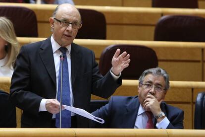 Cristóbal Montoro durante una sesión de control al Gobierno en el Senado.