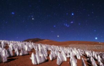 Nieves penitentes, llamadas así por su semejanza con los penitentes de la Semana Santa.