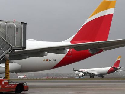 Aviones de Iberia en el aeropuerto de Barajas.