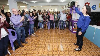 Carolina Bescansa durante la inauguración de la nueva sede de Podemos en Alicante.