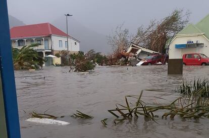 El agua cubre una calle de la isla de San Martín, el 6 de septiembre. 