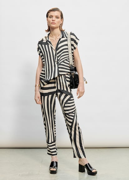 Total look de estampado de zebra de LOLA CASADEMUNT.