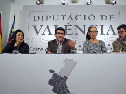 En el centro, Jorge Rodríguez, y a su derecha María Josep Amigó, ahora presidenta en funciones de la Diputación.