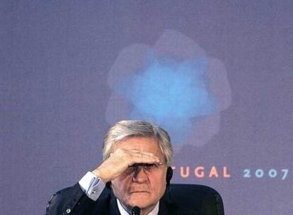 El presidente del Banco Central Europeo, Jean-Claude Trichet, en su conferencia de prensa en Oporto, donde se celebró la reunión informal de ministros de Finanzas.