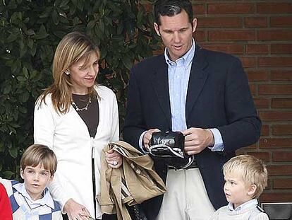 Los duques de Palma y sus hijos Miguel y Pablo.