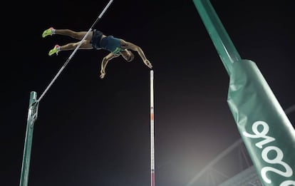 Thiago Braz da Silva durante o salto que lhe rendeu a medalha de ouro.