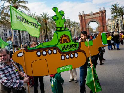 Profesores y estudiantes se manifestaban el miércoles en Barcelona a favor de la inmersión lingüística.