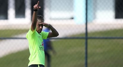 Neymar, en un entrenamiento con Brasil