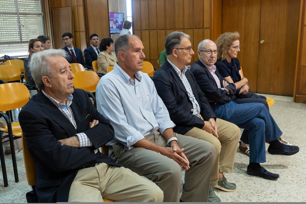 Siete ex altos cargos del Gobierno de Murcia se sientan en el banquillo ...