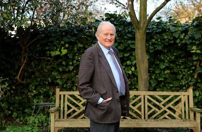 John Julius Norwich, fotografiado en su casa en Litle Venice (Londres).