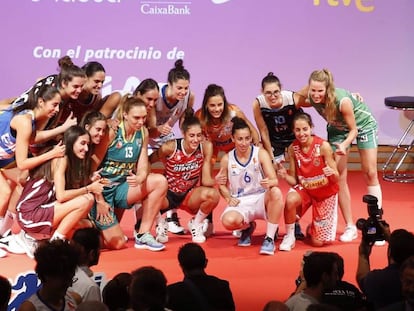 Las jugadoras durante la presentaci&oacute;n de la Liga.