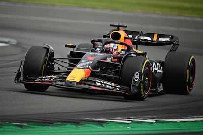 Max Verstappen, en su Red Bull, durante el GP de Gran Bretaña de este domingo.