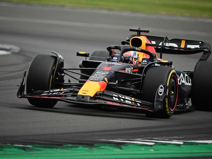 Max Verstappen, en su Red Bull, durante el GP de Gran Bretaña de este domingo.