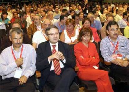 José Blanco (segundo por la izqda.), durante la apertura del X congreso del PSdG-PSOE en Santiago de Compostela.