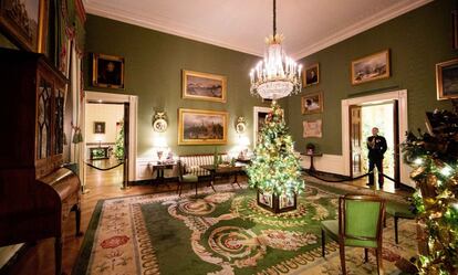 Como cada año, la decoración navideña de la Casa Blanca ha sido organizada por voluntarios.
