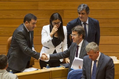 El presidente en el Parlamento junto a su grupo