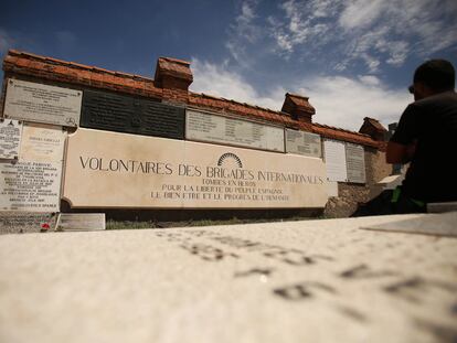 El memorial de las Brigadas Internacionales en el cementerio de Fuencarral es una de las evidencias de que allí estuvieron, inicialmente, enterrados los 451 cuerpos.