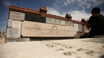 El memorial de las Brigadas Internacionales en el cementerio de Fuencarral es una de las evidencias de que allí estuvieron, inicialmente, enterrados los 451 cuerpos.