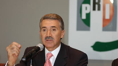 Roberto Madrazo, durante una conferencia de prensa en Ciudad de México, en mayo de 2005.