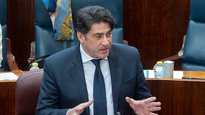 El consejero David Pérez interviene durante un pleno en la Asamblea de Madrid, a 2 de febrero de 2023, en Madrid (España).